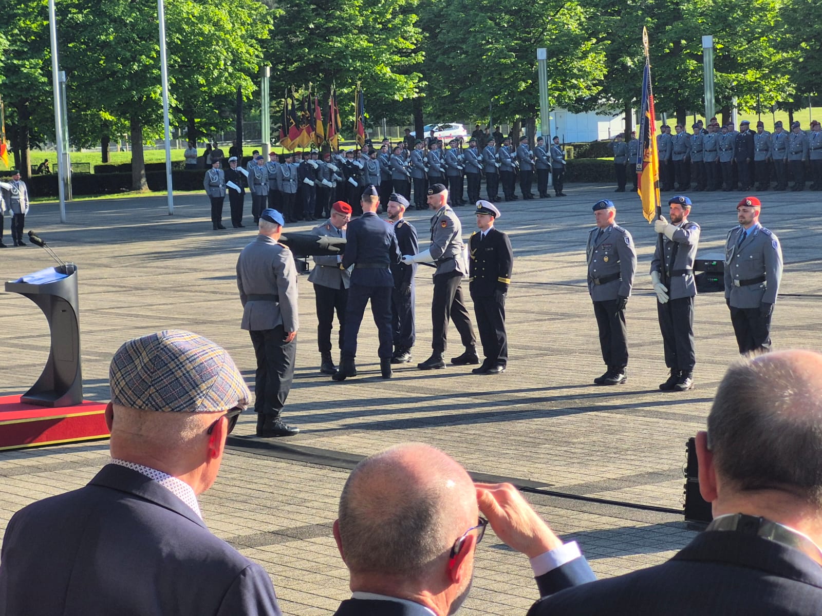 Verhüllung Truppenfahne SKB